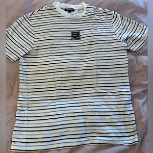 EUC men’s textured Karl Lagerfeld T - Shirt relaxed fit medium.